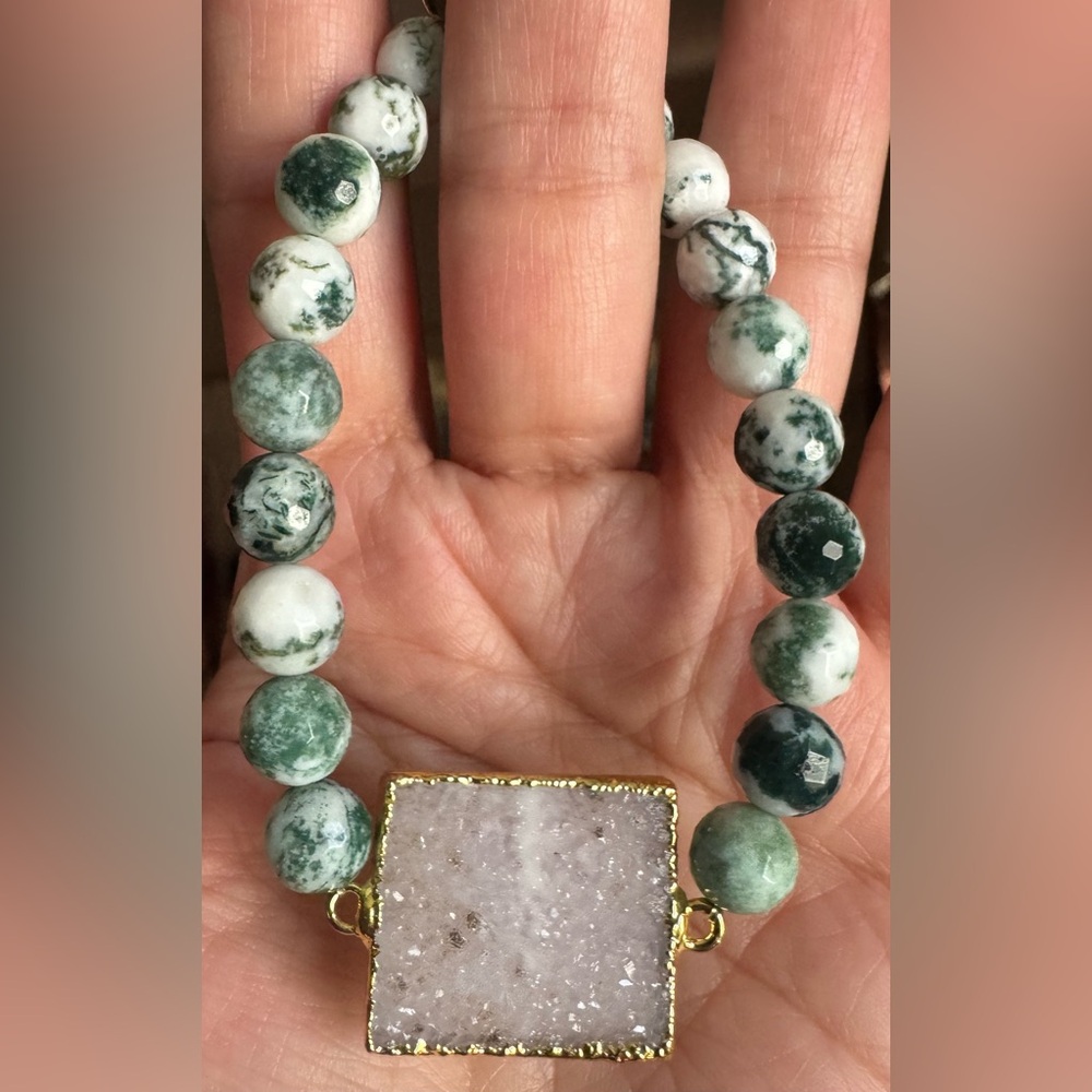 LOVE POPPY NWOT Green & White Faceted Beaded Agate Bracelet Square Druzy Accent